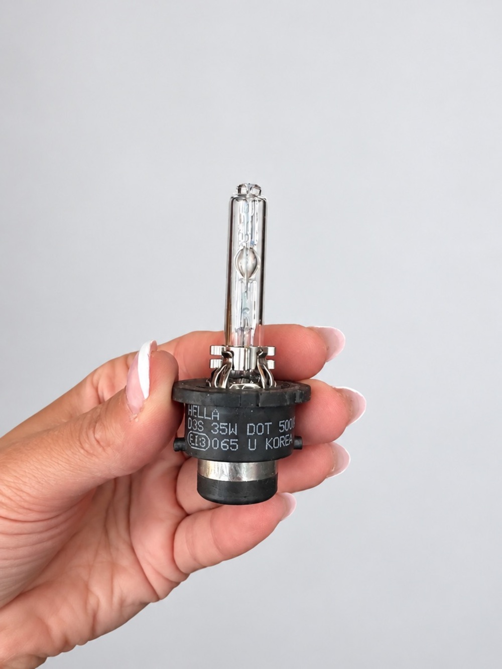 HELLA D2S 5000K Xenon Performance HID Headlight Bulb – 1 Bulb